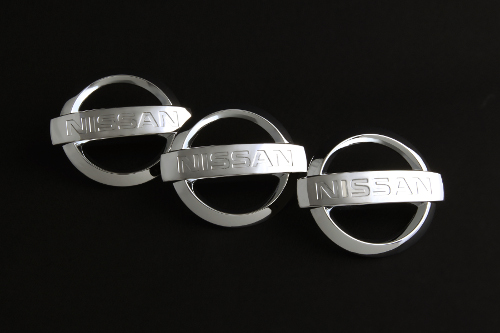 自動車エンブレムの6価クロムめっき